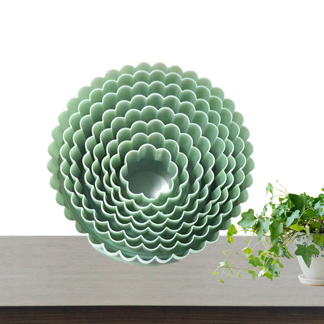 Suzannah's Kitchen Green Ruffle Edge Round Pastry Cutter Set (8-Piece Set)