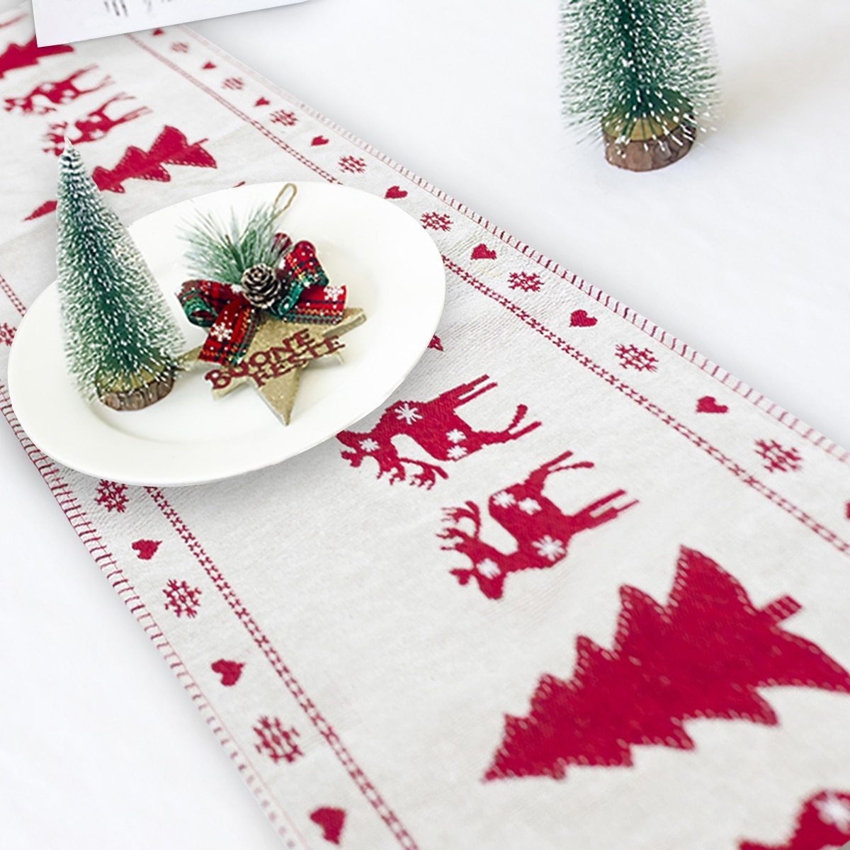 Christmas Linens: Holiday Table Runners