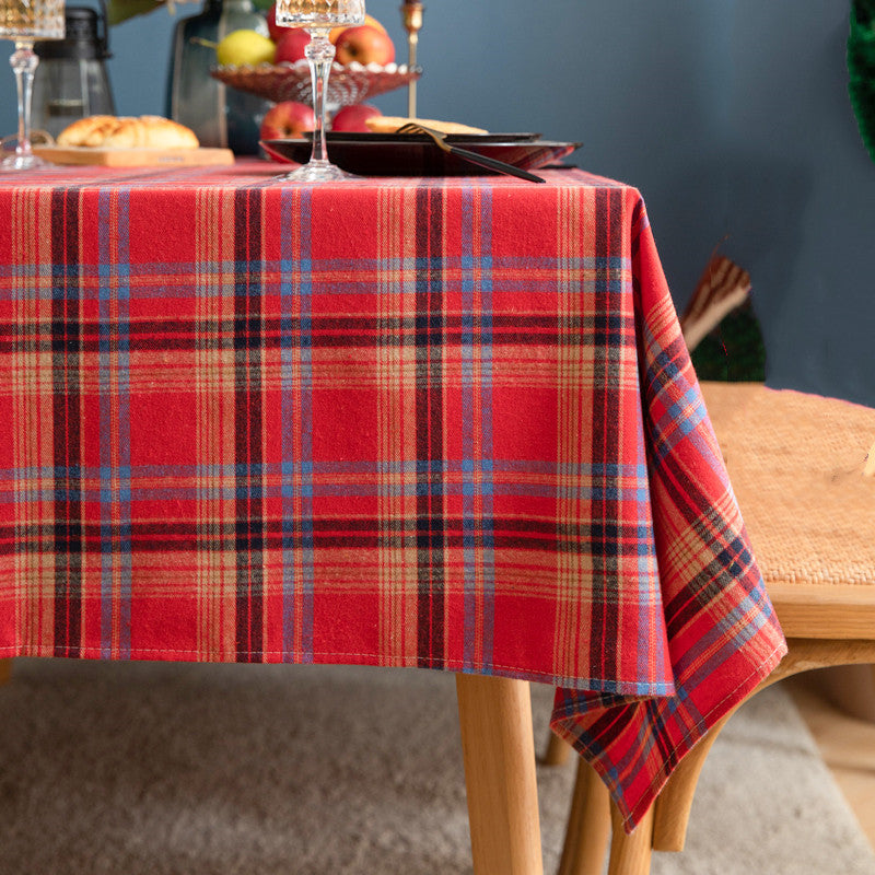 Table Linens: Plaid Tablecloth