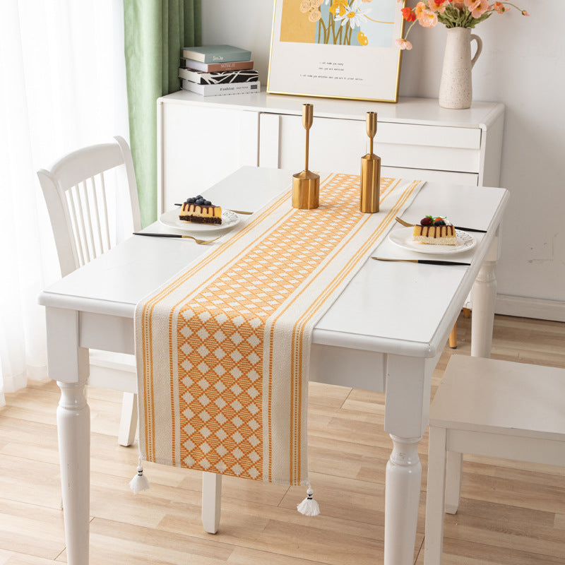 Table Linens: Patterned Table Runner