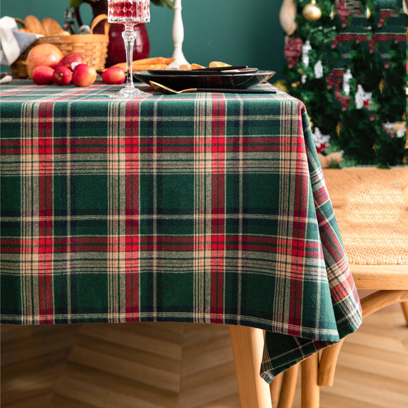 Table Linens: Plaid Tablecloth