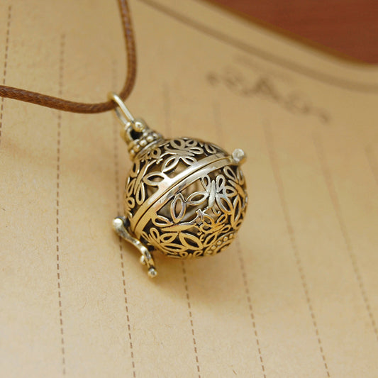 Retro Artistic Butterfly Hollow Sachet Ball Aromatherapy Necklace