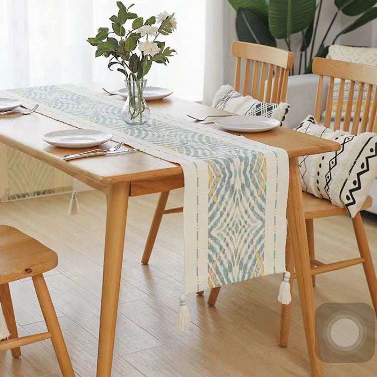 Table Linens: Patterned Table Runner