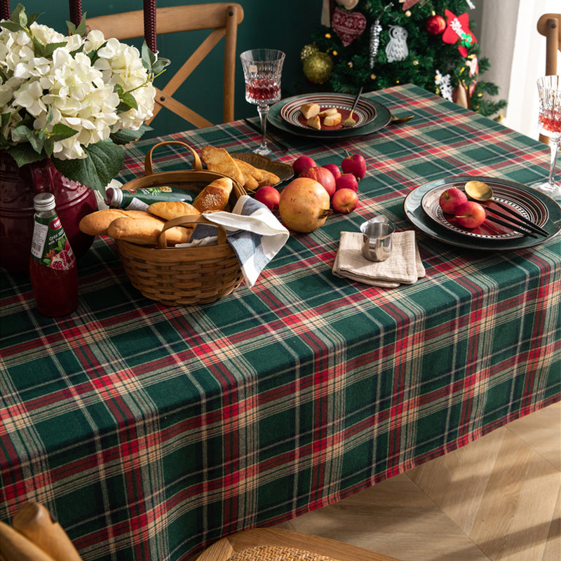 Table Linens: Plaid Tablecloth