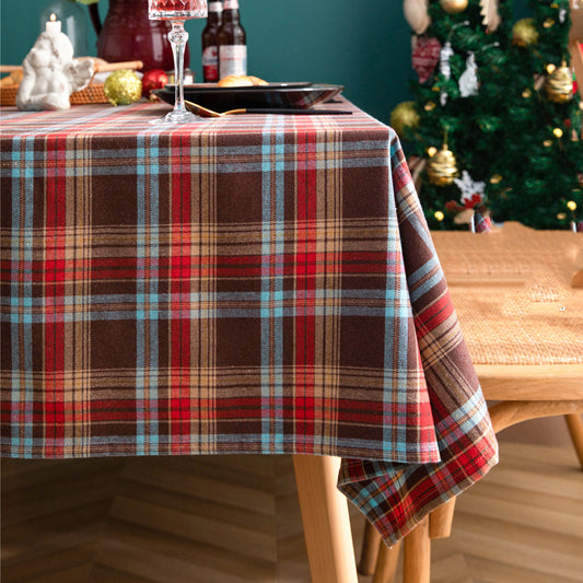 Table Linens: Plaid Tablecloth