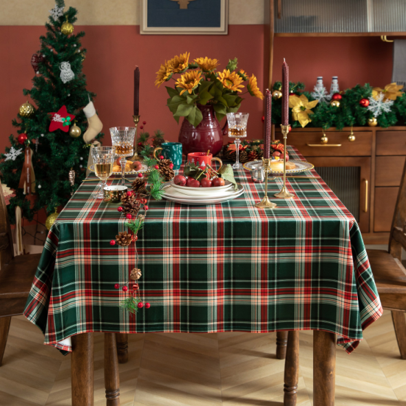 Table Linens: Plaid Tablecloth