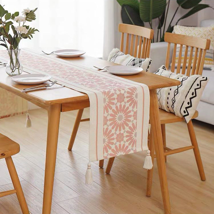 Table Linens: Patterned Table Runner